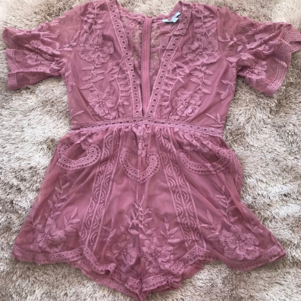 Lace romper with tags